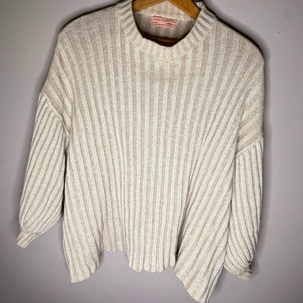 Urban Outfitters 🌿🏵️ Cozy High neck Knit Sweater 3/4 length Sleeve